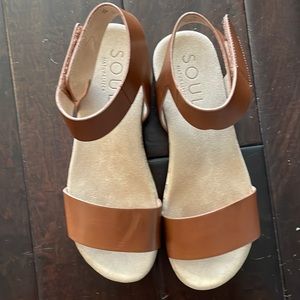 NATURALIZER SOUL FAUX LEATHER VELCRO SANDAL